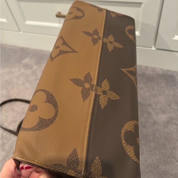 LOUIS VUITTON Reverse “On The Go” GM Tote - Picture 12 of 16